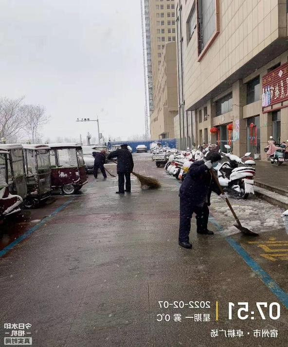 瑞雪紛飛至宿州，卓耕物業(yè)除雪忙