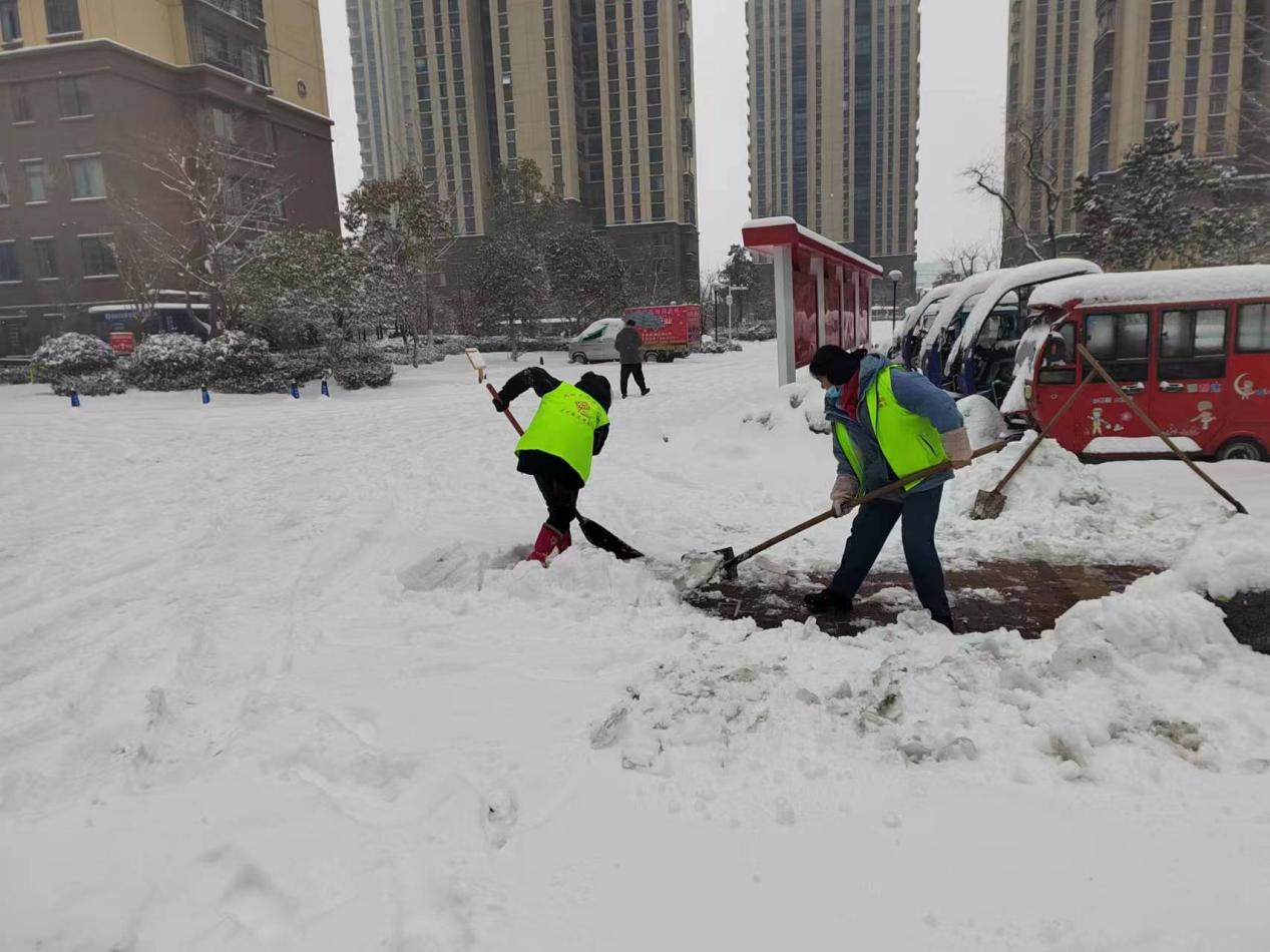 最美不過下雪天，溫暖不過物業(yè)人