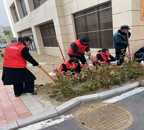 “種下希望之樹?共建綠色家園”邦和物業(yè)開展義務植樹活動