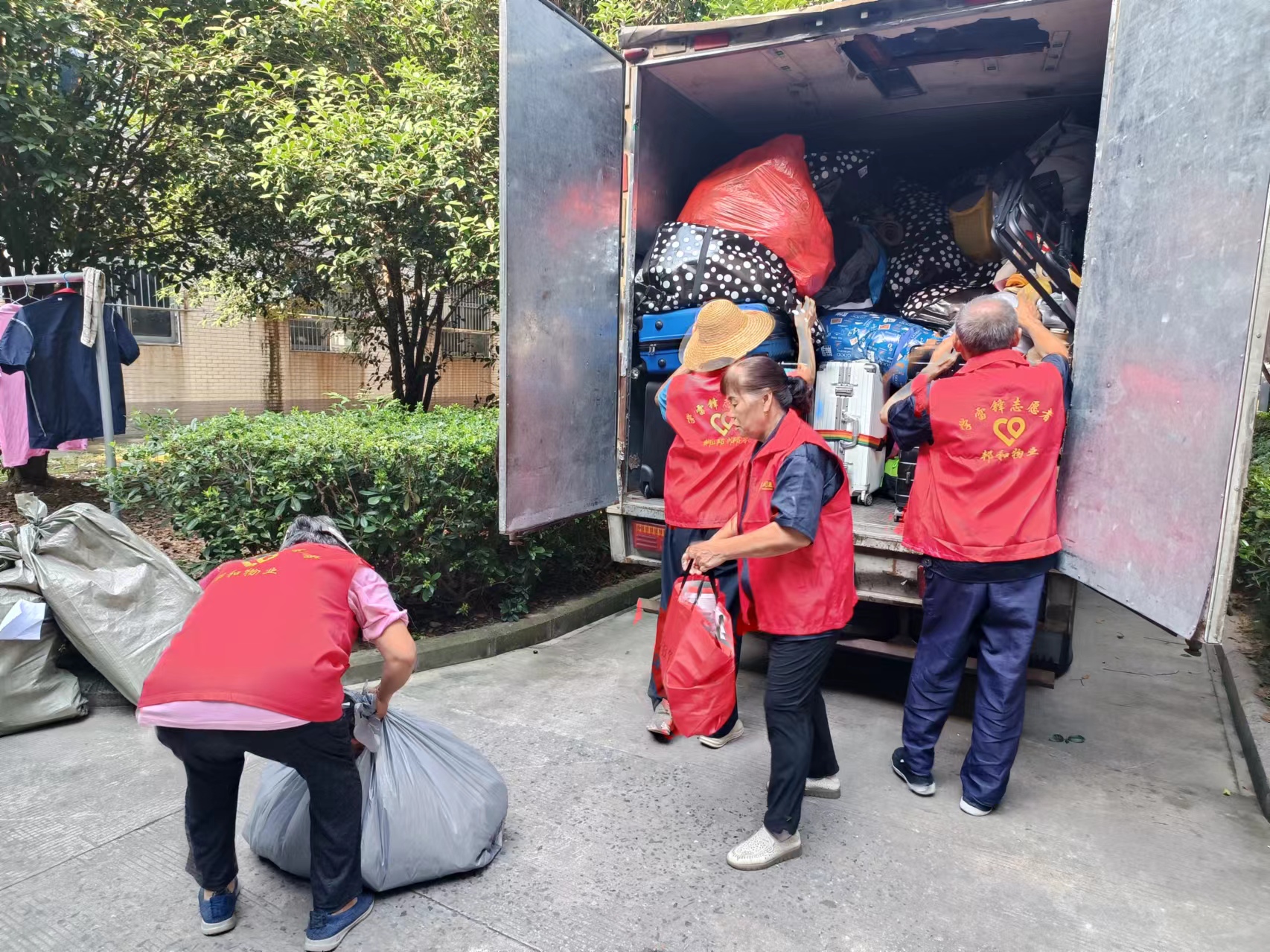 紅色身影暖人心，雷鋒精神熠校園——記安醫(yī)專項目部迎新季