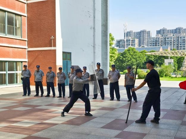 強(qiáng)化安防礪精兵，共筑平安校園夢(mèng) ——淮北實(shí)驗(yàn)高中項(xiàng)目部校園保安專(zhuān)項(xiàng)培訓(xùn)會(huì)完美收官